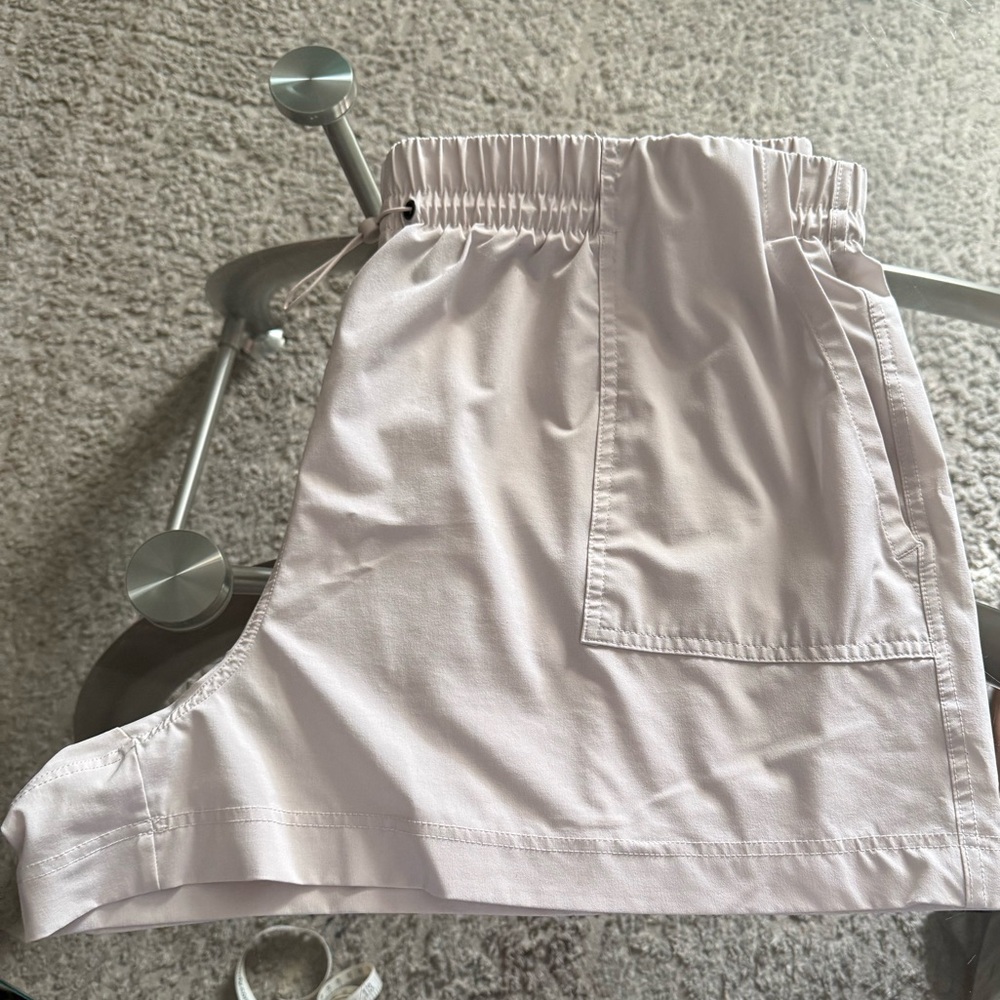 Avía Athletic Shorts